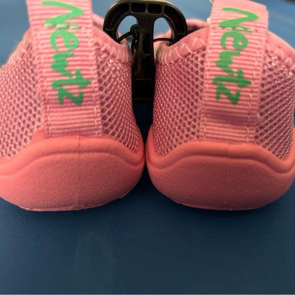 NEWTZ Beach Pool Watershoes Sandals Pink Tie dye Toddler Girls 5/6 NWT - Picture 4 of 4